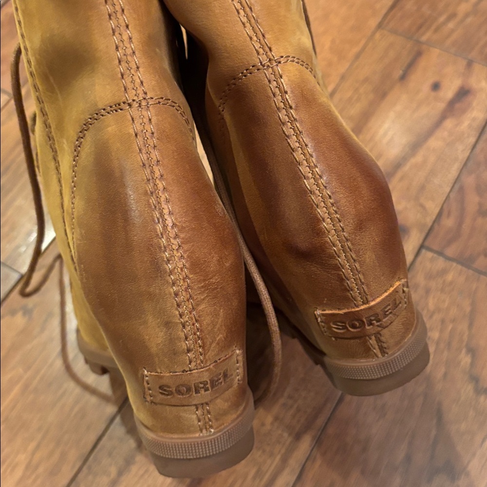 Sorel Women's Lace-Up Wedge Boots in Tan/Brown Great condition just ran big on - Picture 3 of 7